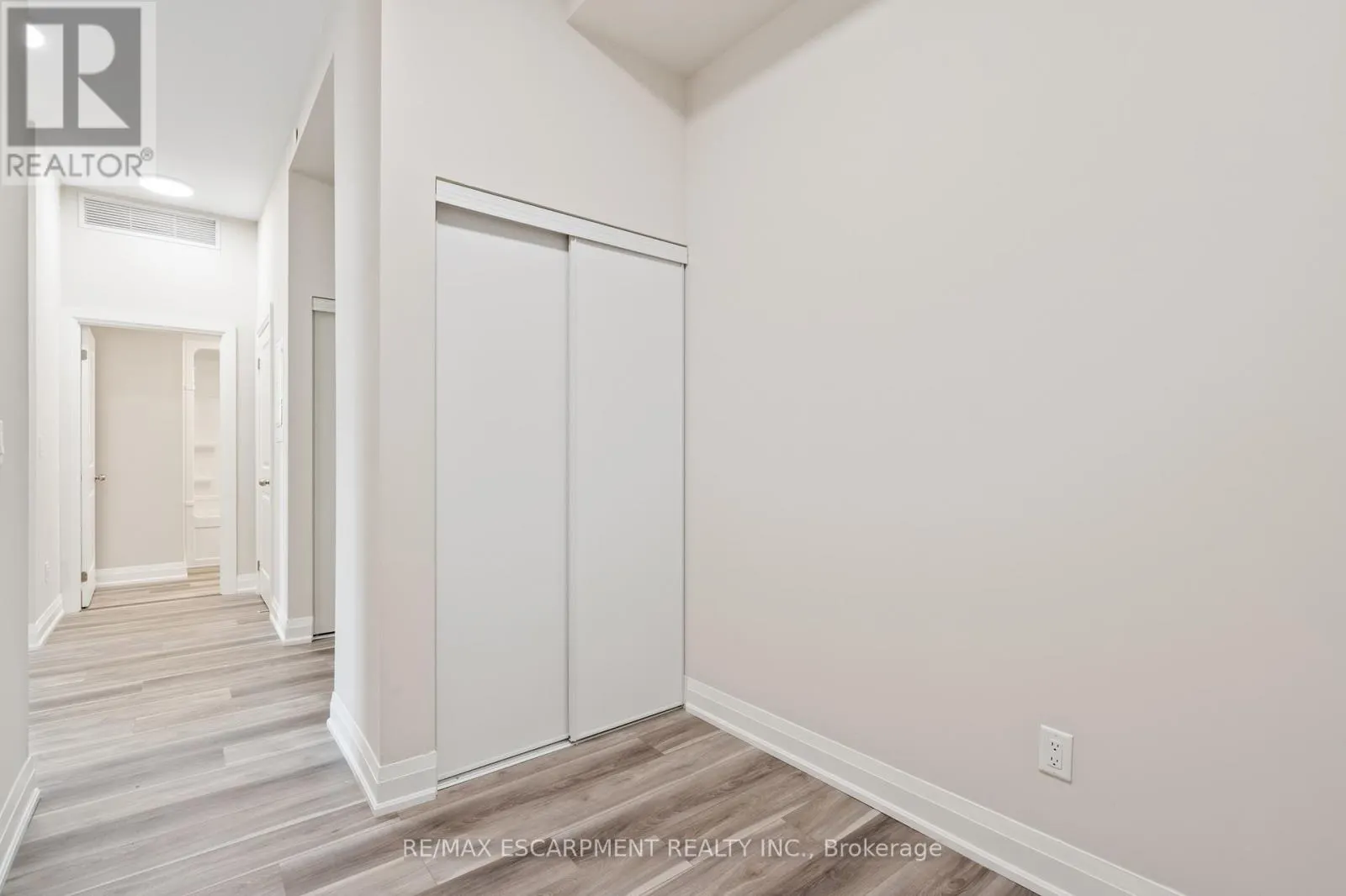 UP 09 - 50 HERRICK AVENUE
