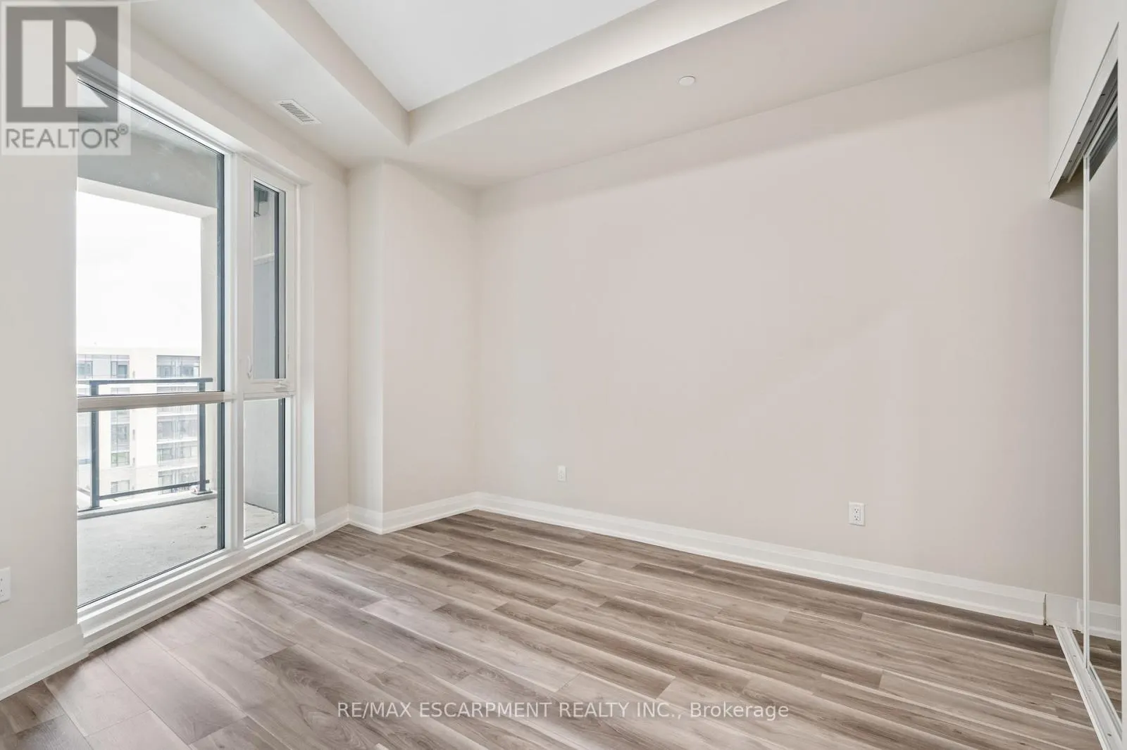 UP 09 - 50 HERRICK AVENUE