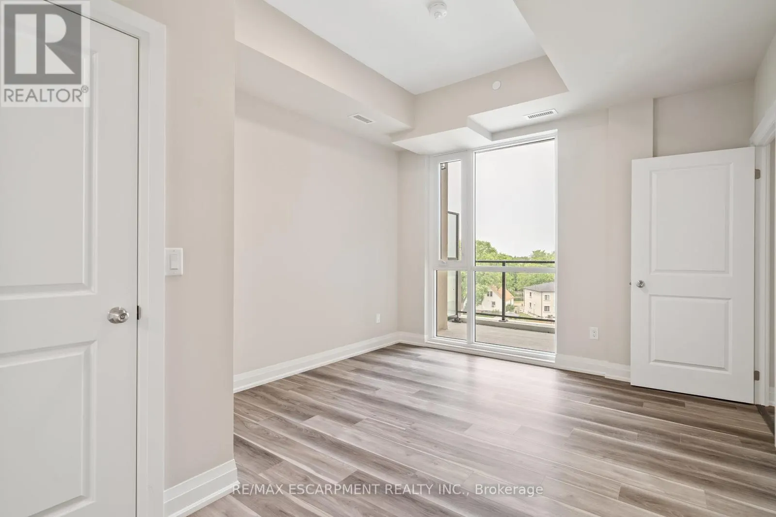 UP 09 - 50 HERRICK AVENUE