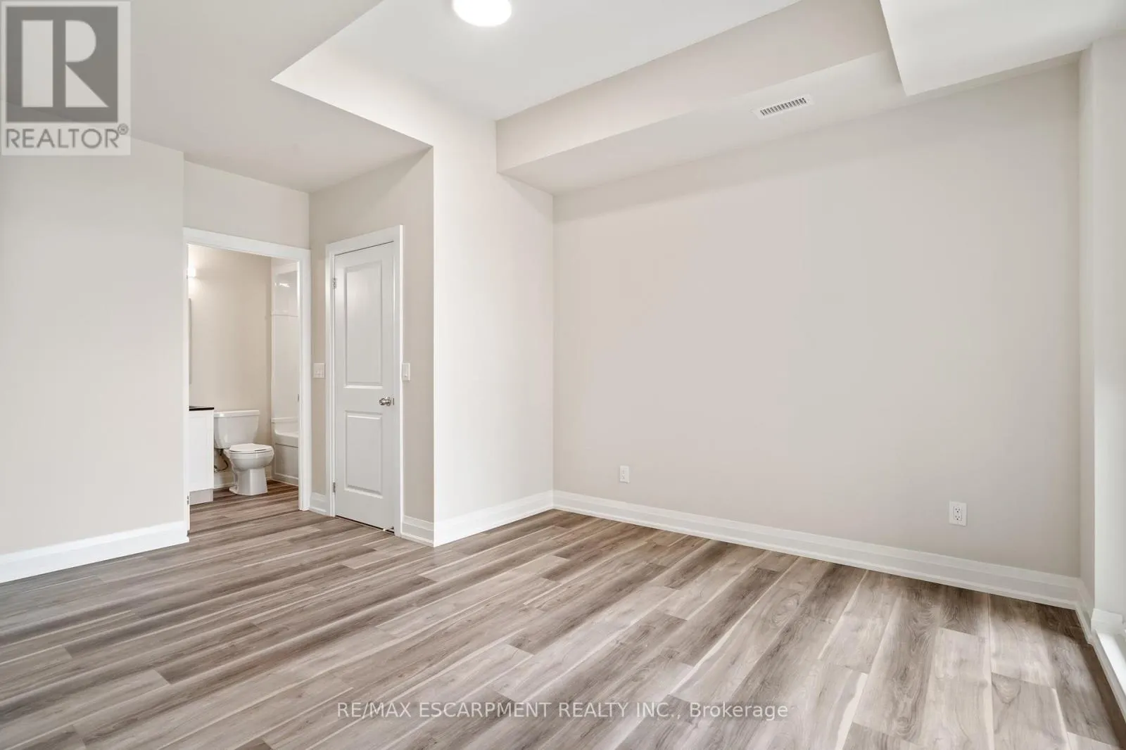 UP 09 - 50 HERRICK AVENUE
