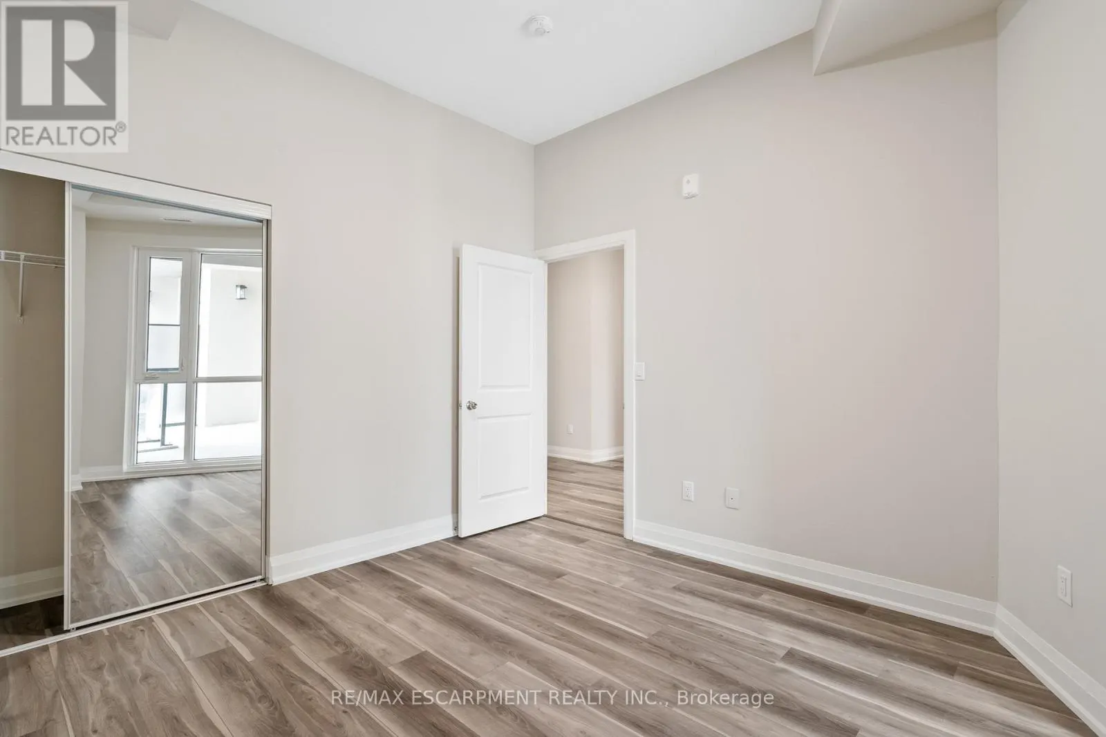 UP 09 - 50 HERRICK AVENUE