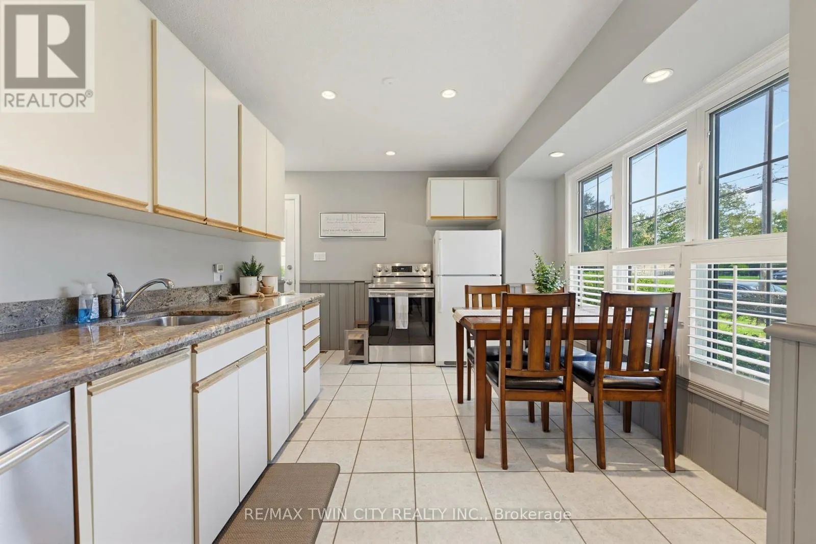 38 VARADI AVENUE