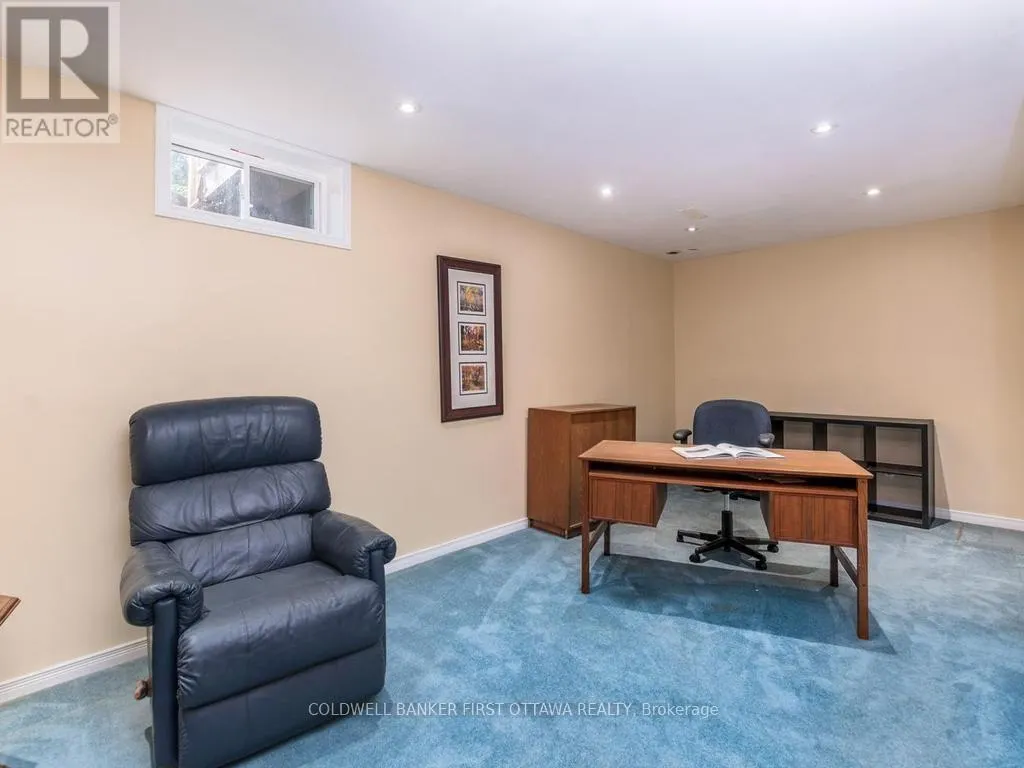 5 CROSSING BRIDGE COURT