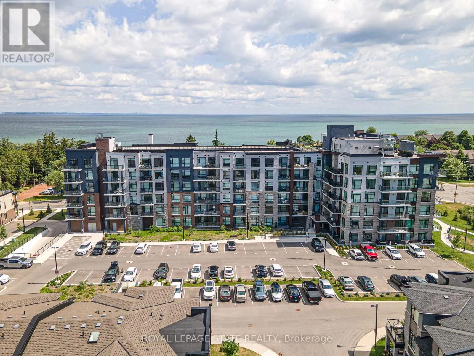 301 - 600 NORTH SERVICE ROAD