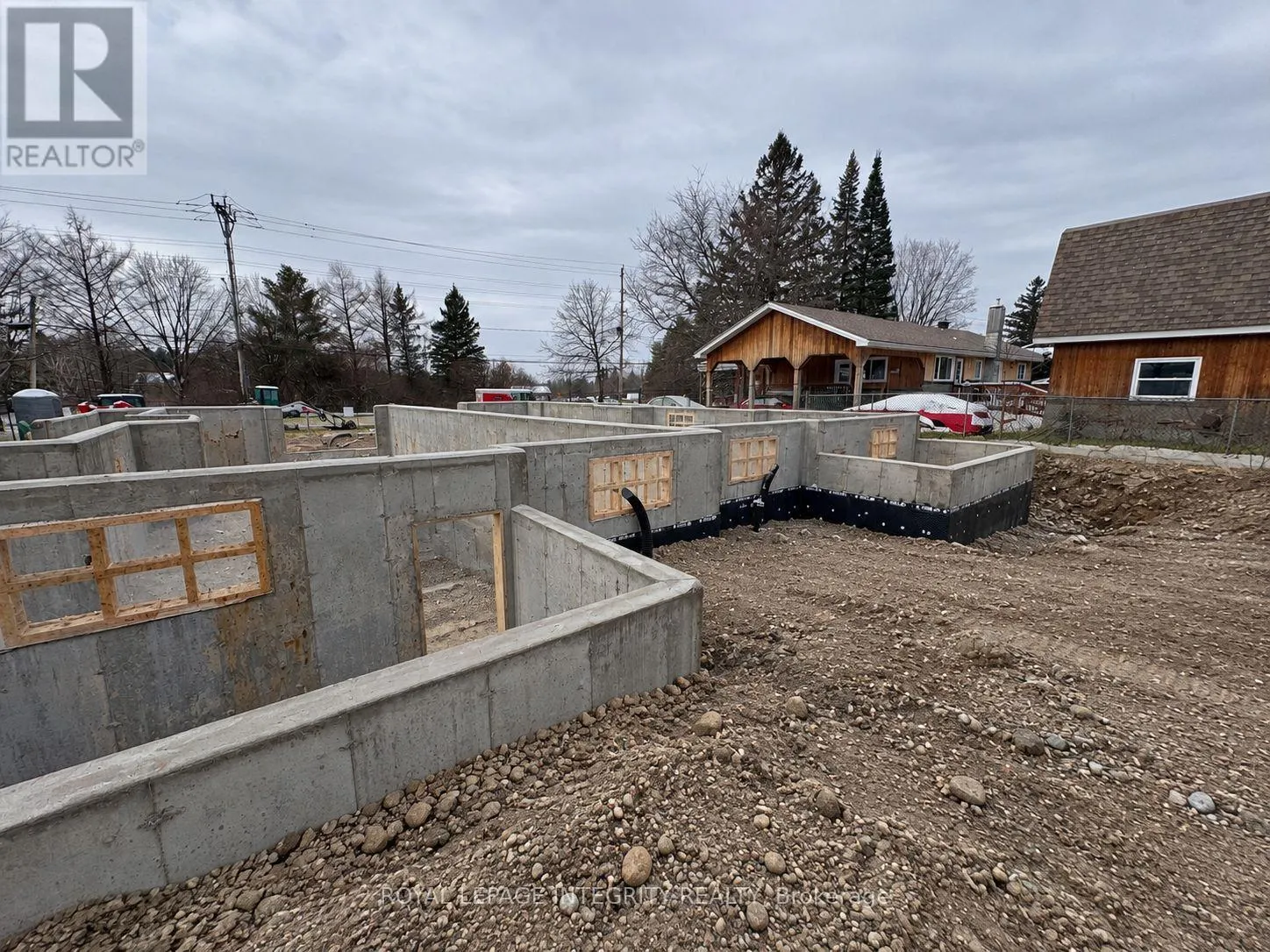 3 TAUVETTE STREET E