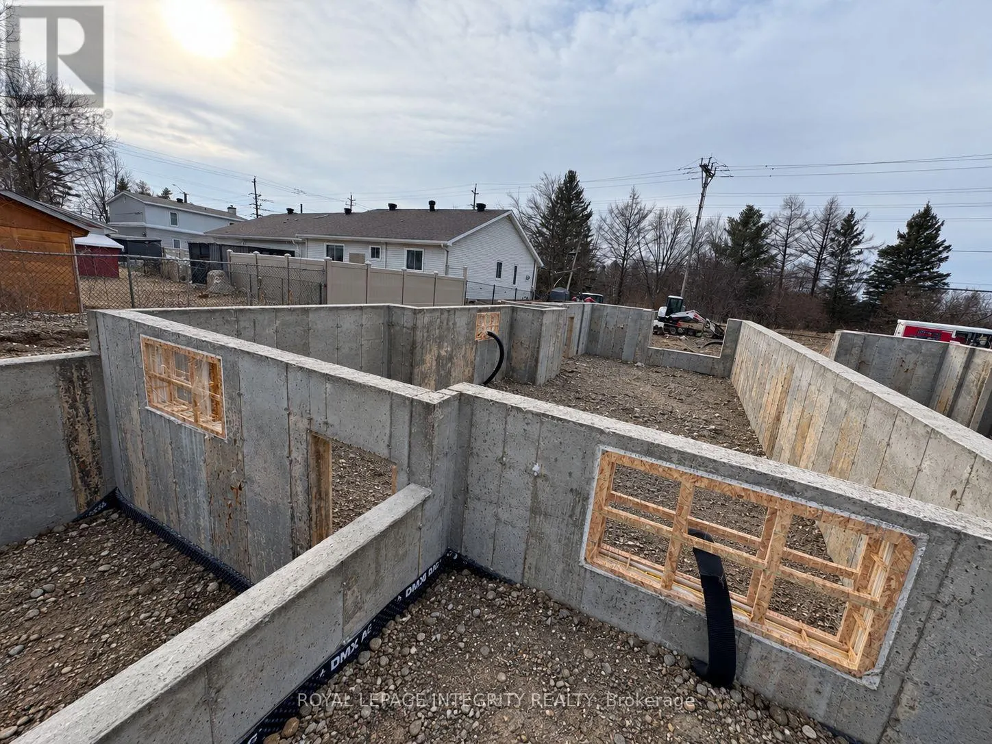3 TAUVETTE STREET E