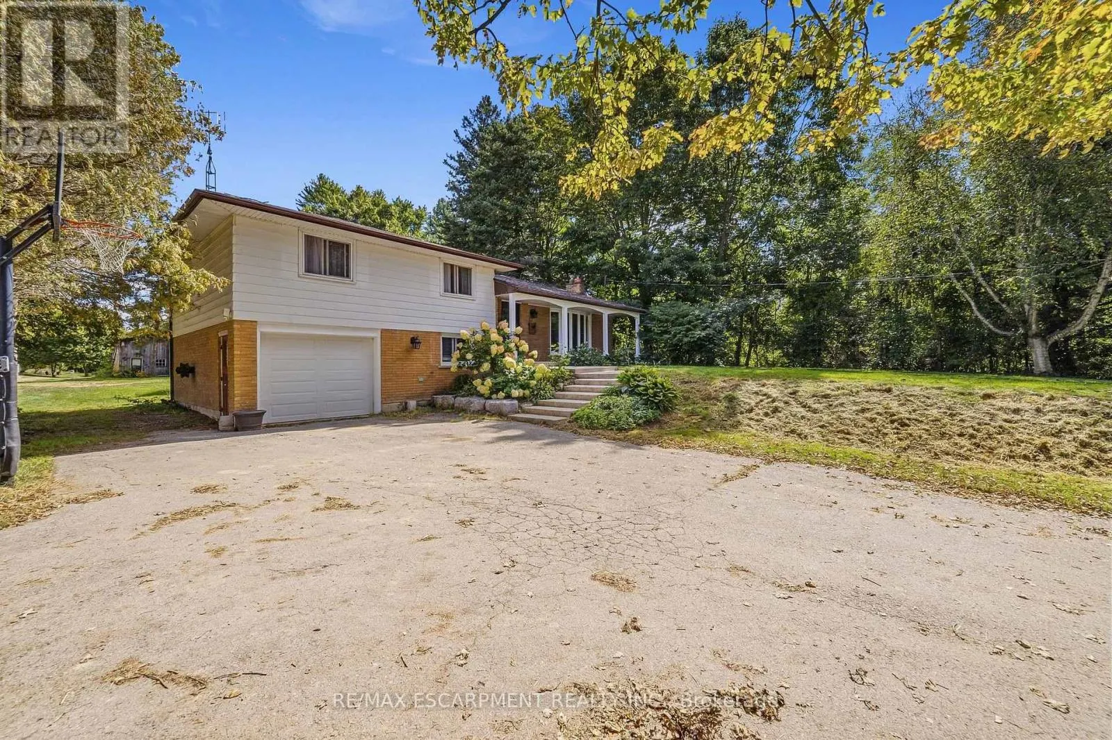 205 SUNNYRIDGE ROAD