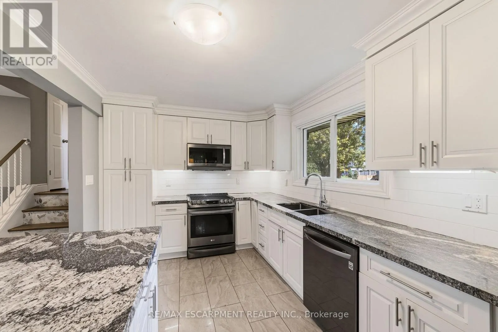 205 SUNNYRIDGE ROAD