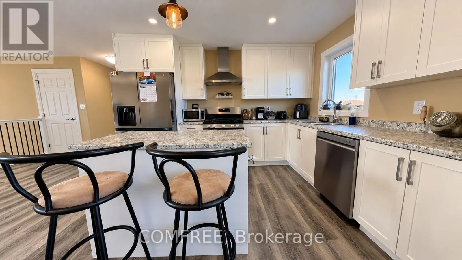 32 HAWTHORNE CRESCENT