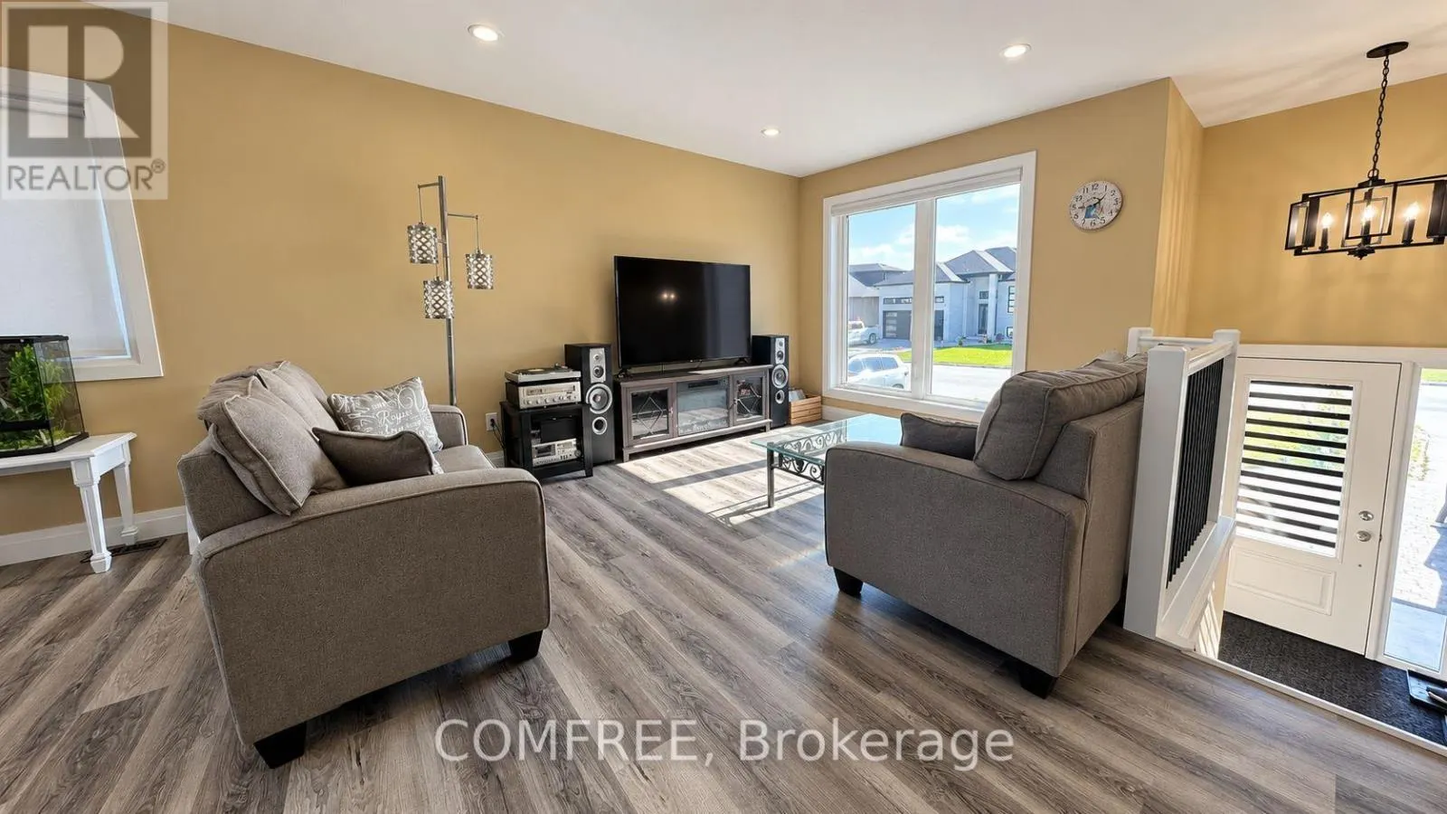 32 HAWTHORNE CRESCENT