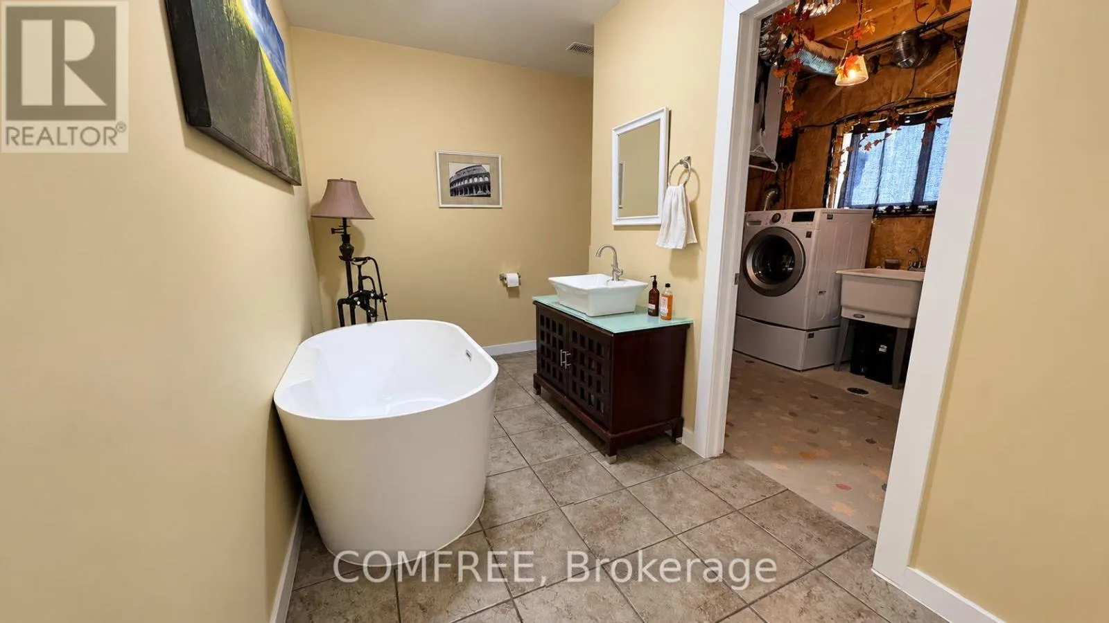 32 HAWTHORNE CRESCENT