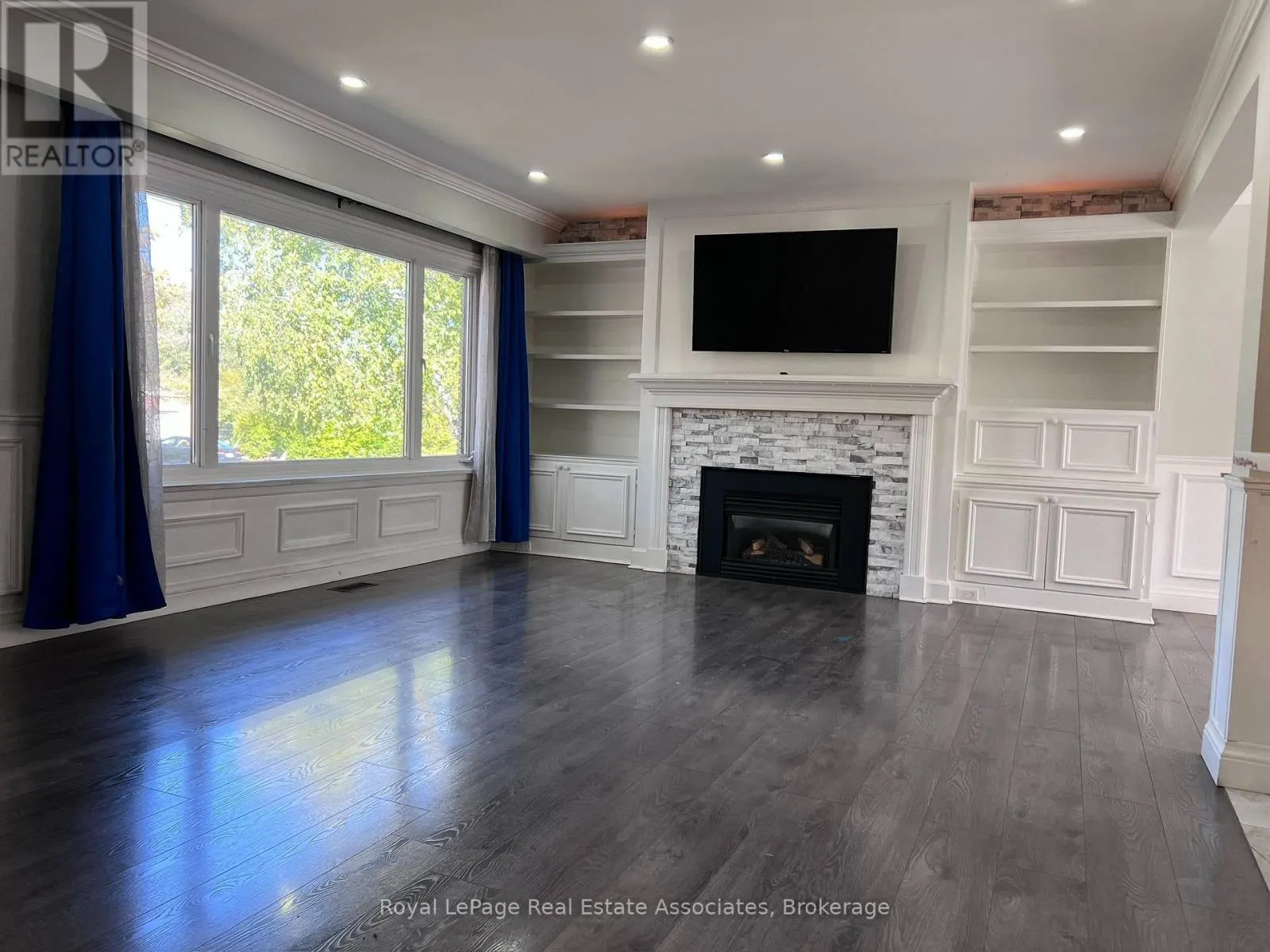 UPPER - 222 COLUMBIA DRIVE