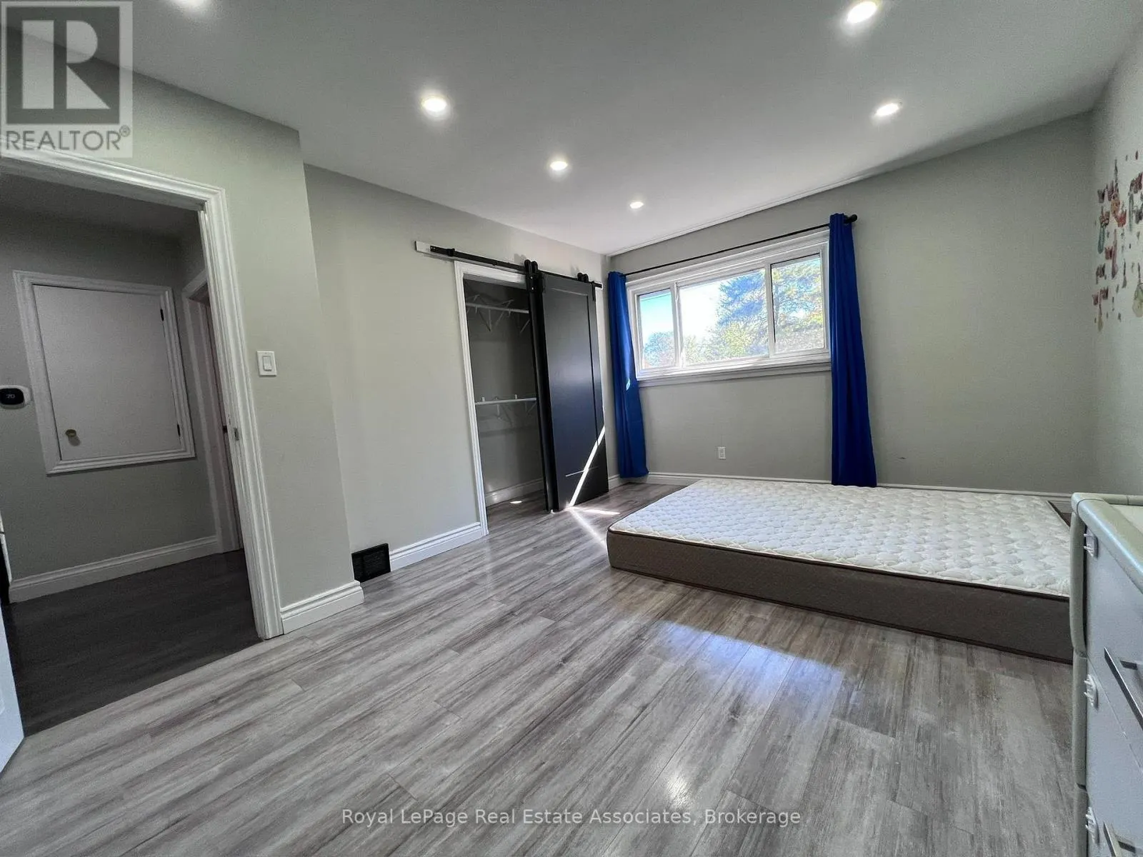 UPPER - 222 COLUMBIA DRIVE