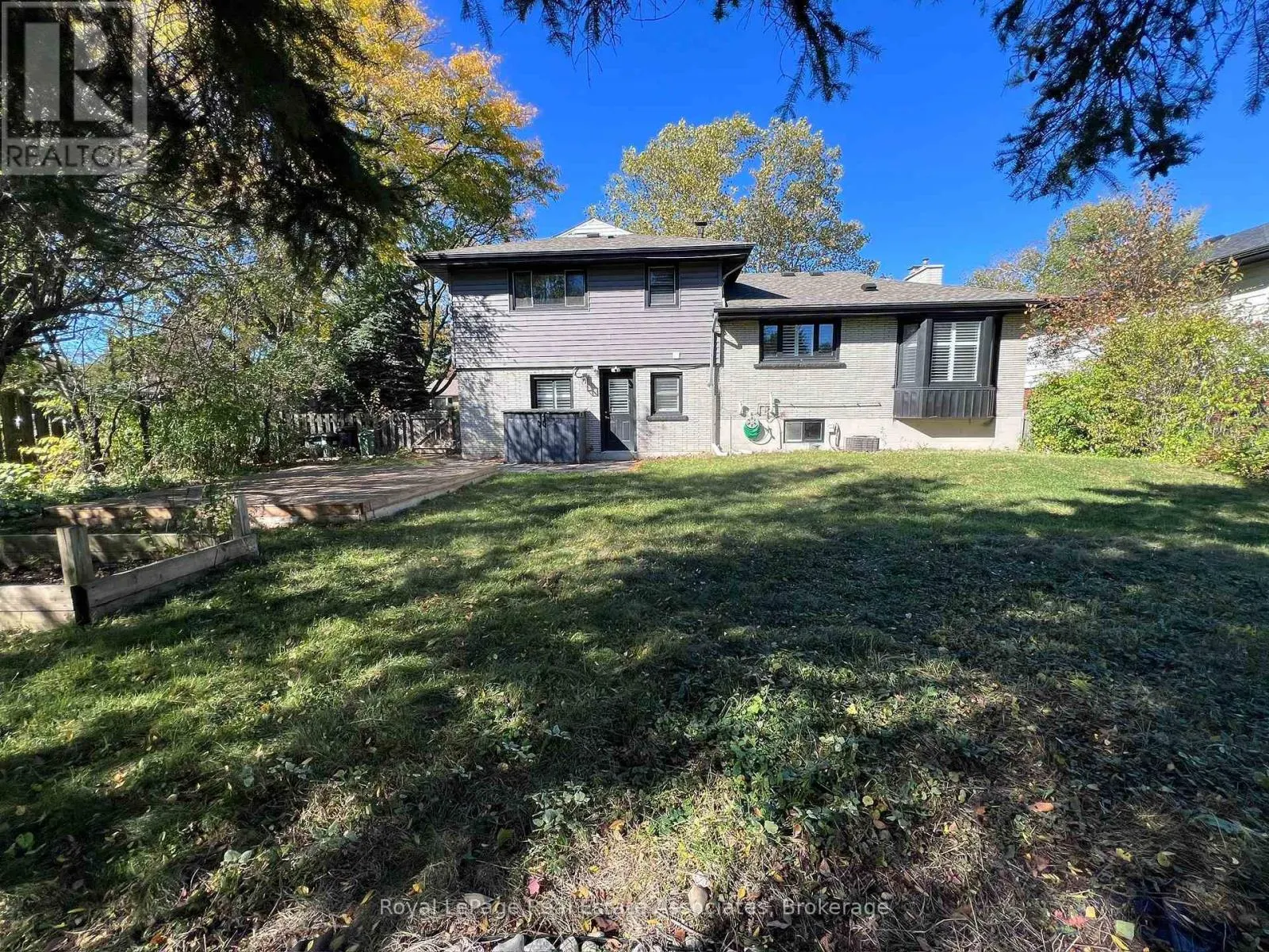 UPPER - 222 COLUMBIA DRIVE