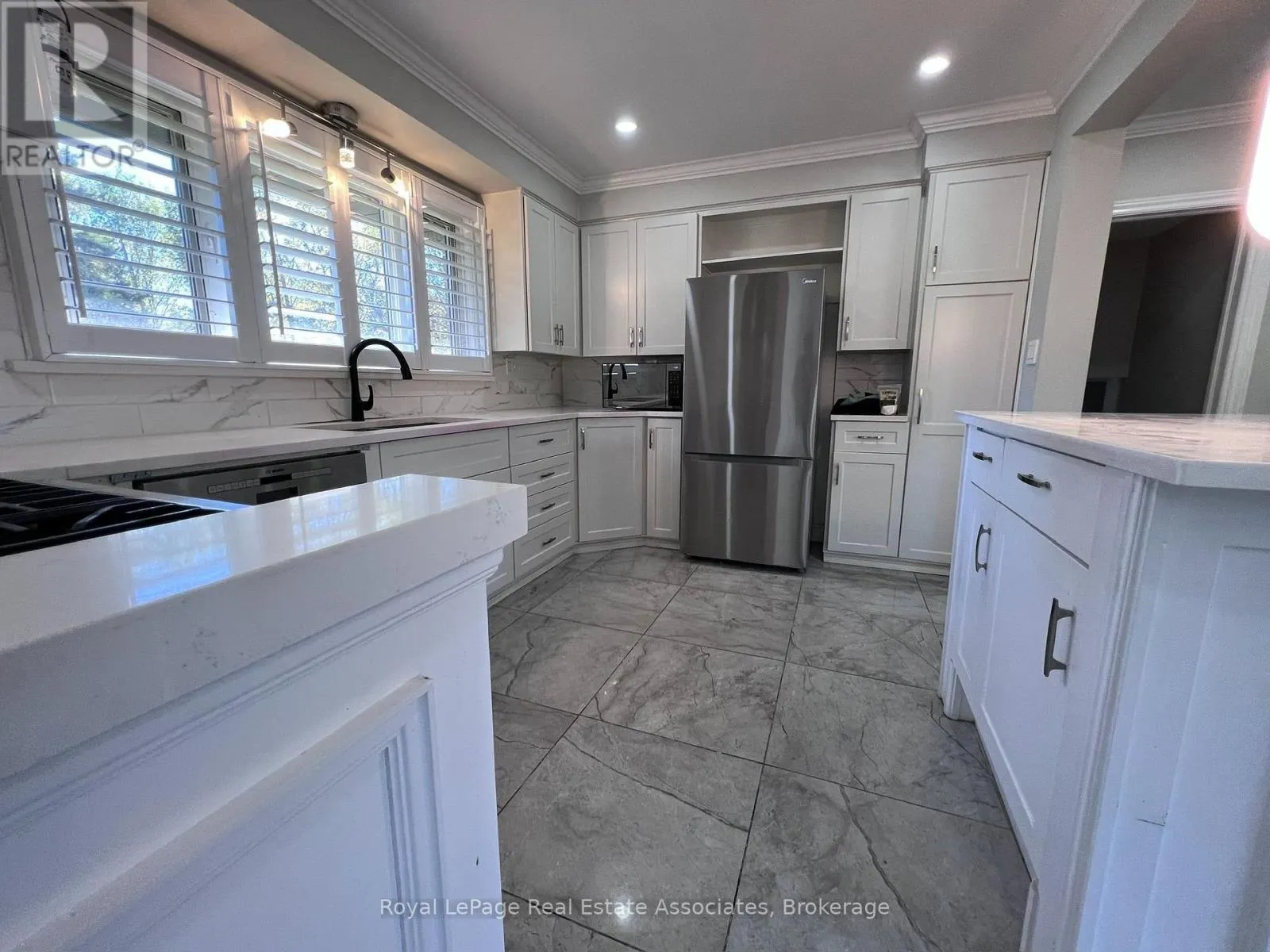 UPPER - 222 COLUMBIA DRIVE