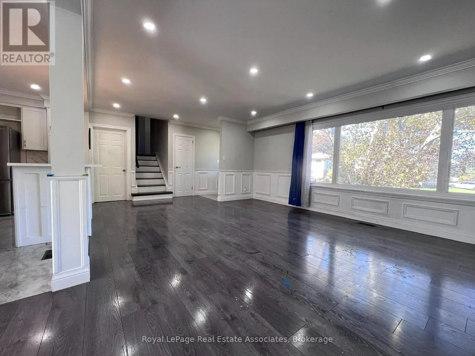 UPPER - 222 COLUMBIA DRIVE