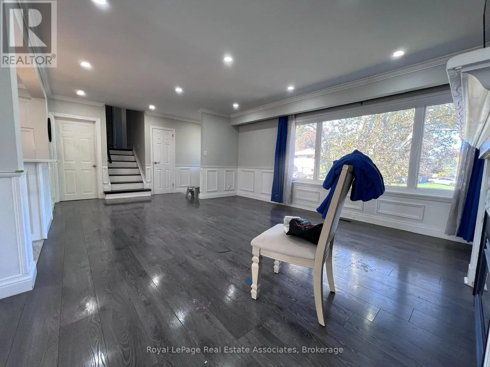 UPPER - 222 COLUMBIA DRIVE