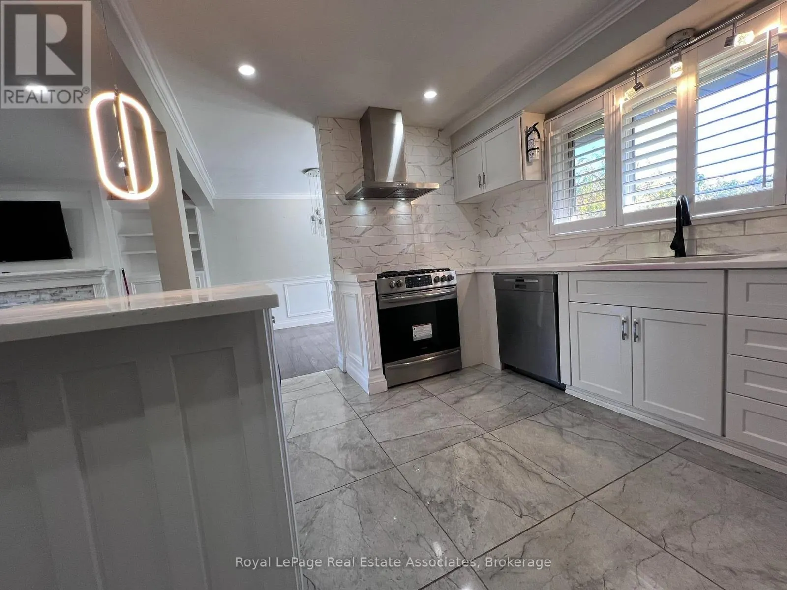 UPPER - 222 COLUMBIA DRIVE