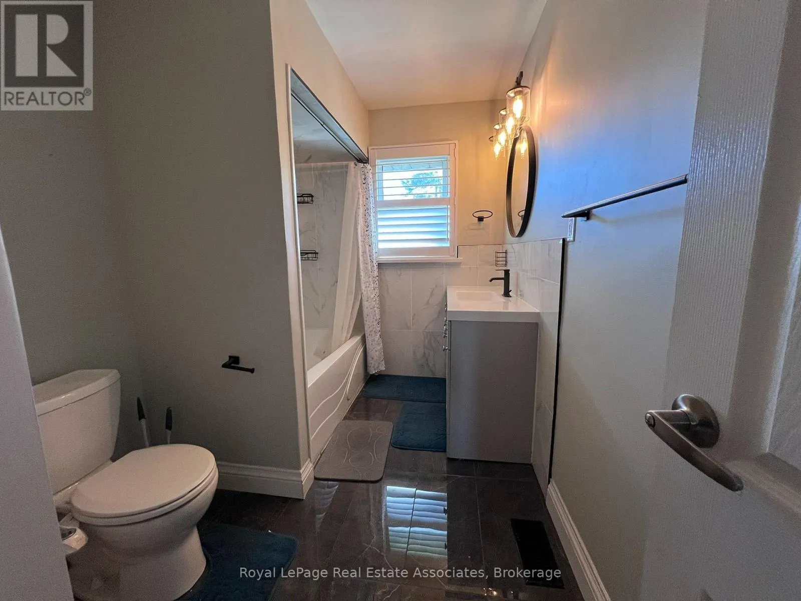 UPPER - 222 COLUMBIA DRIVE