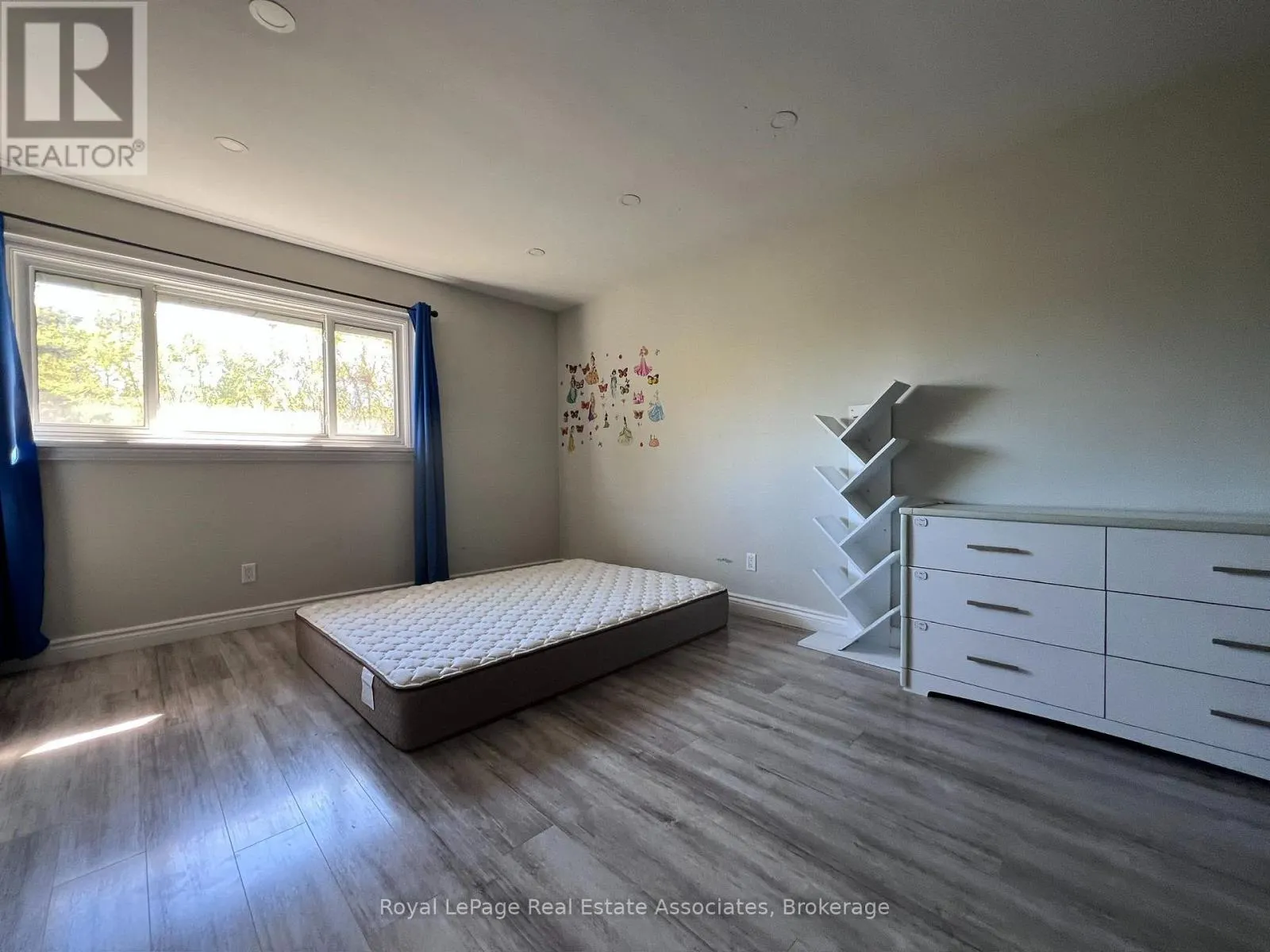 UPPER - 222 COLUMBIA DRIVE