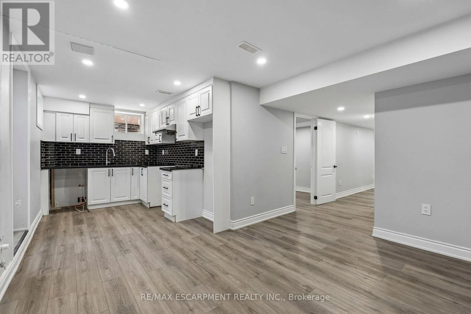 16 ALEXANDRA DRIVE