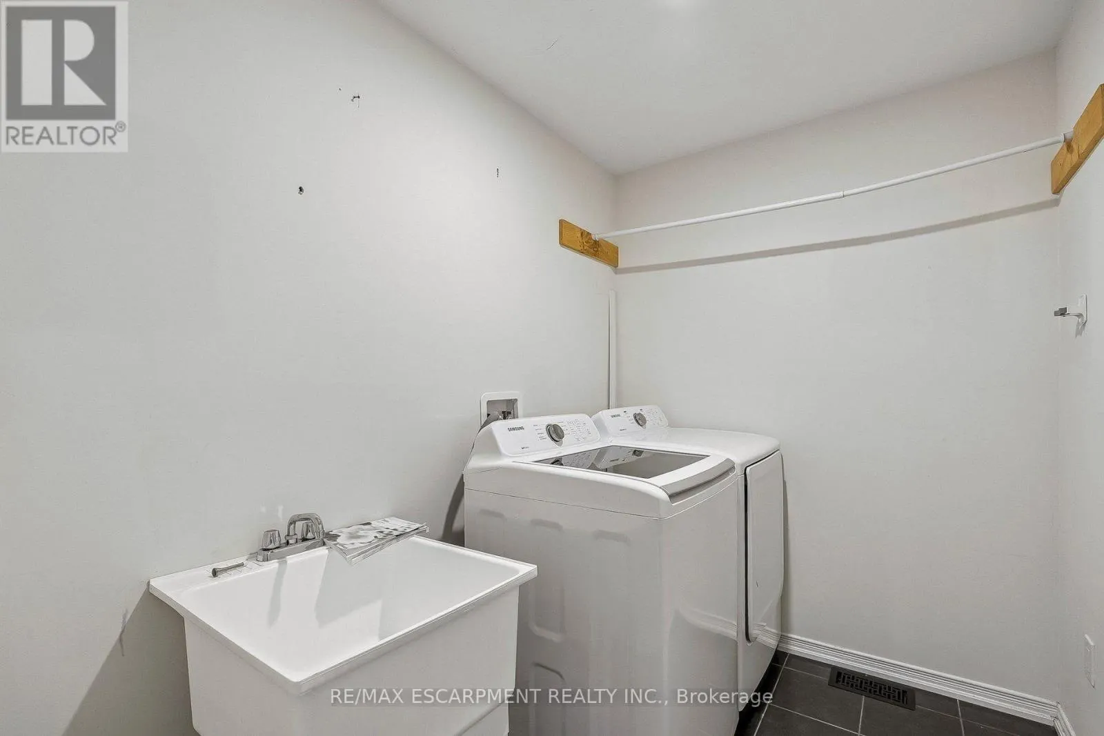 16 ALEXANDRA DRIVE