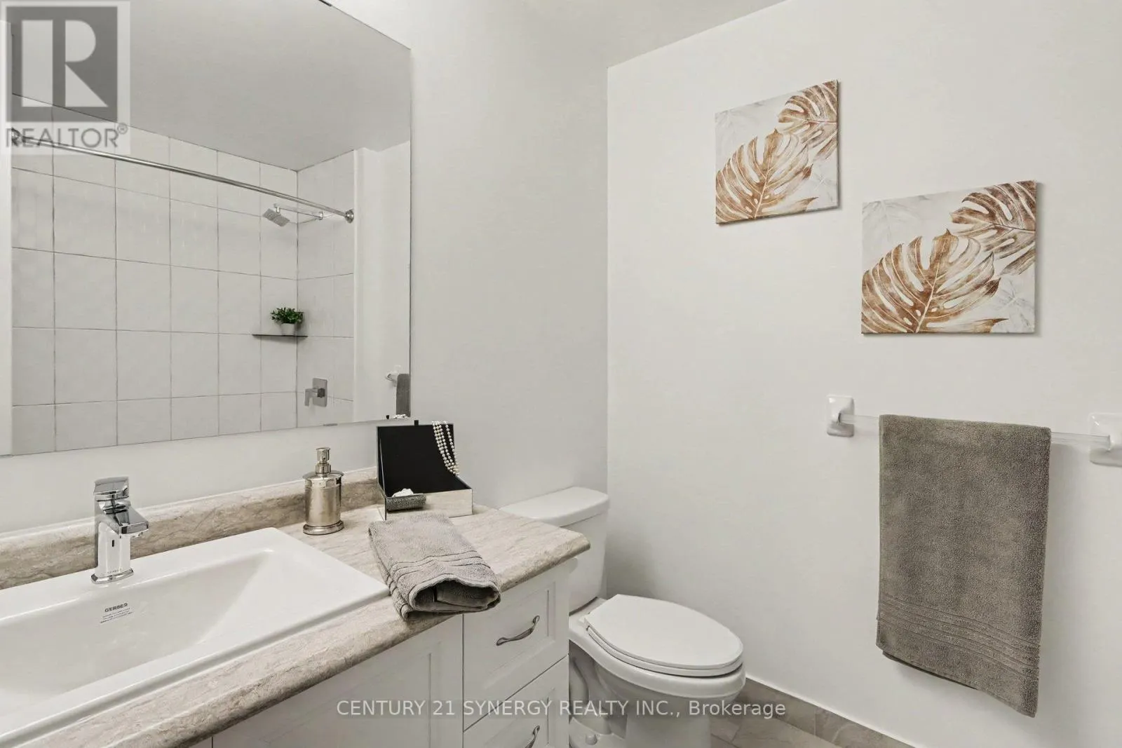 2E - 40 MCGILL STREET S