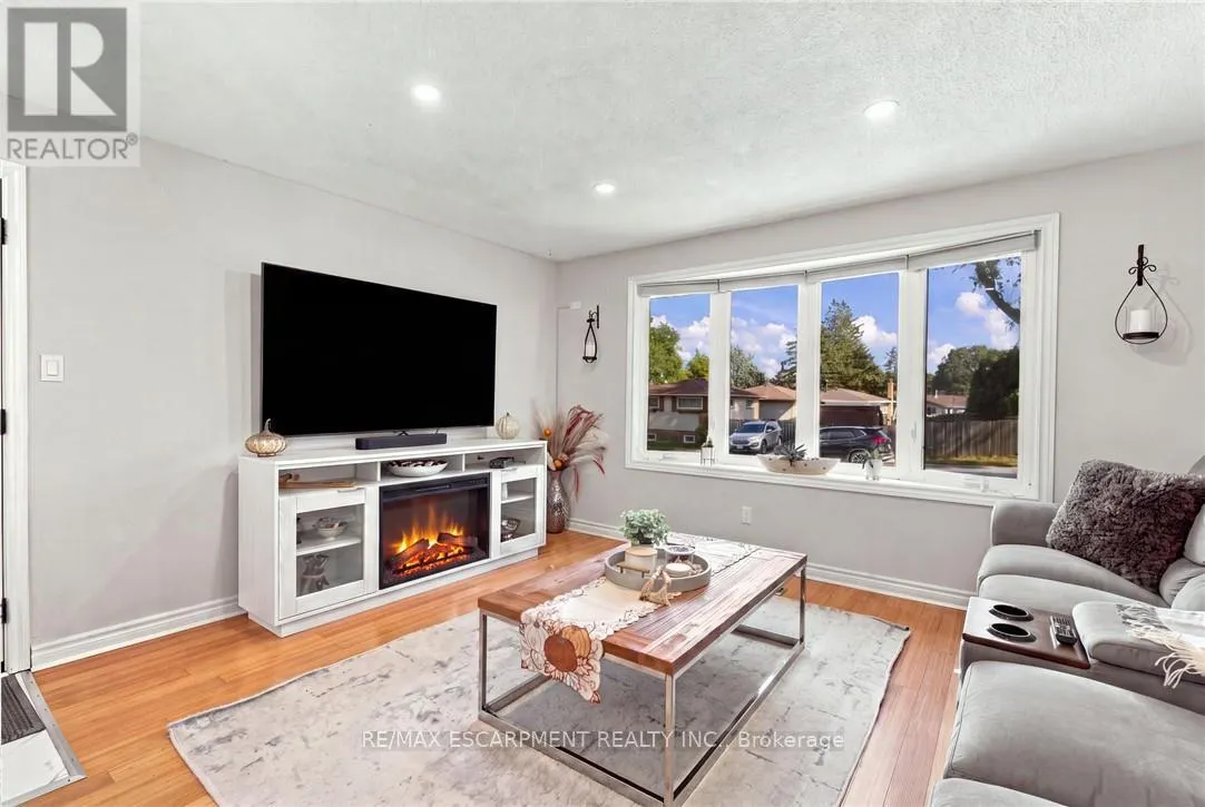 12 GLAMIS COURT