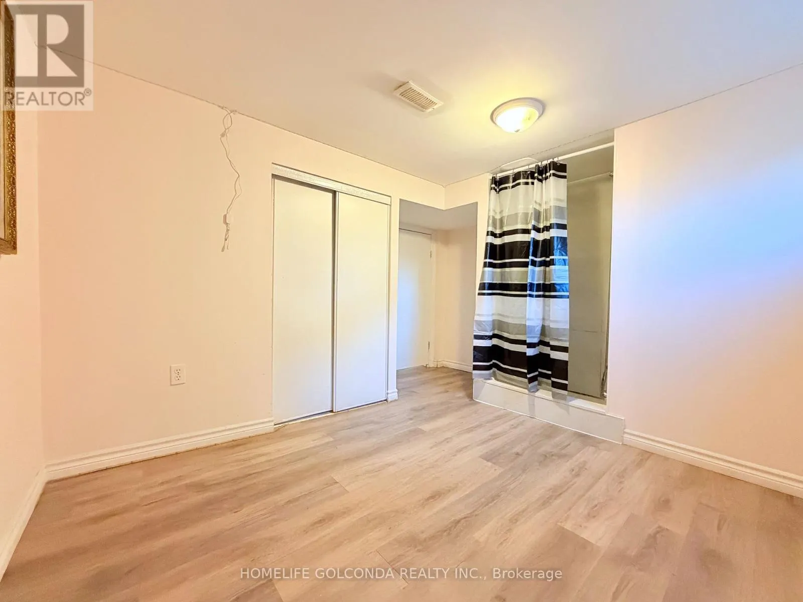 3203 LINWOOD PLACE
