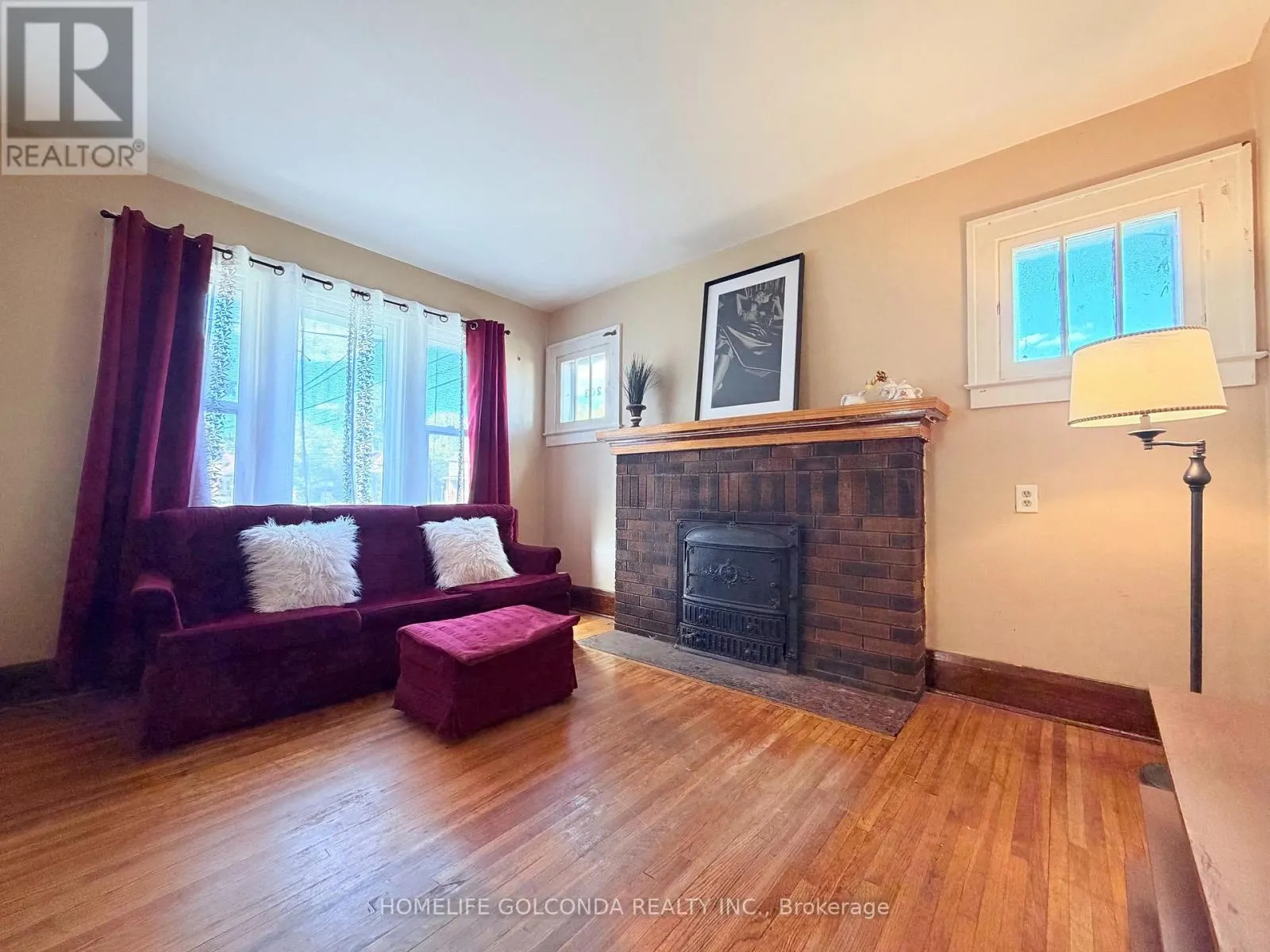 3203 LINWOOD PLACE