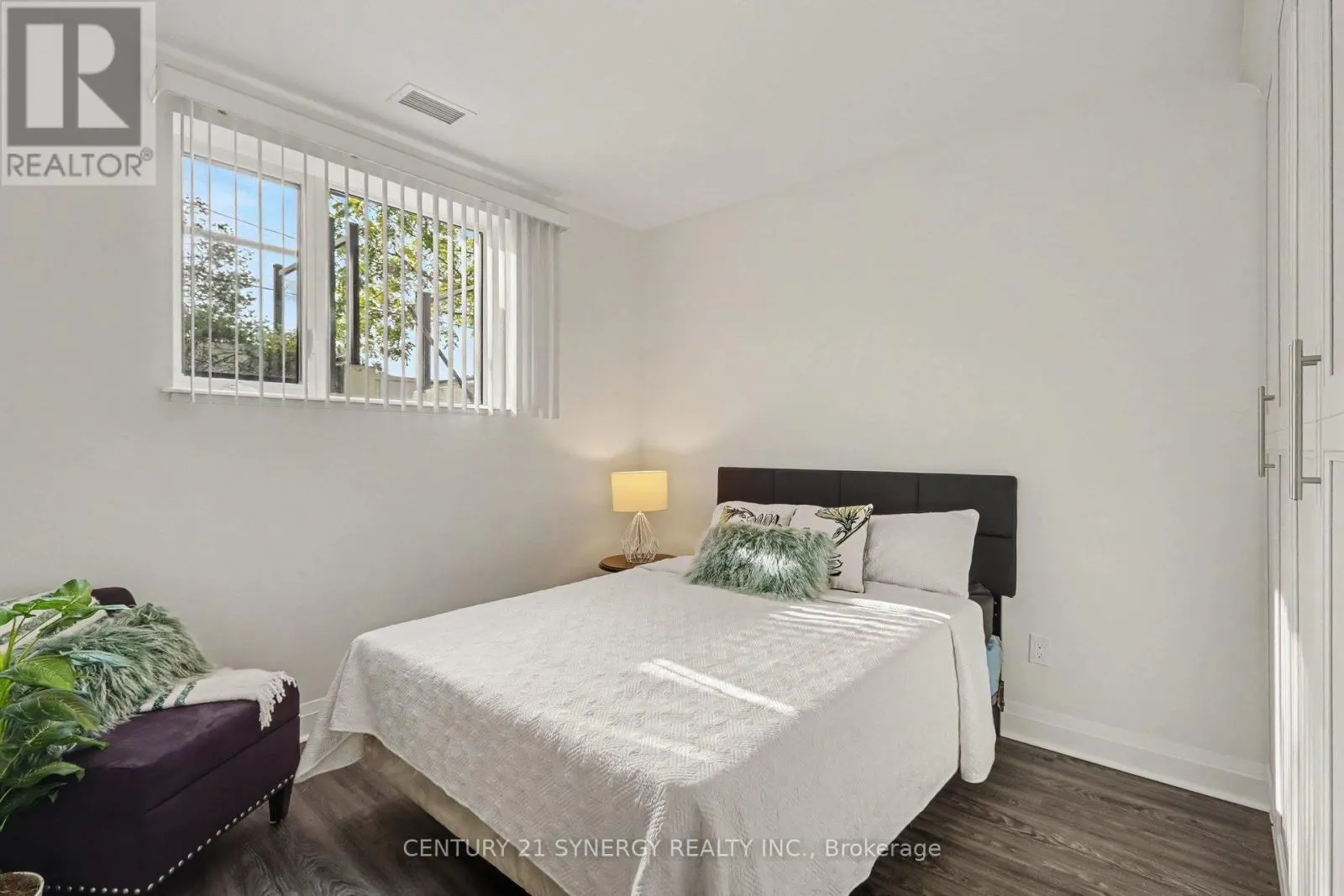 1D - 40 MCGILL STREET S