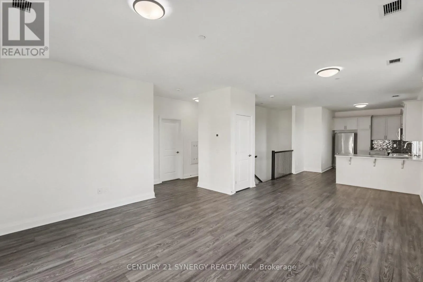 2A - 40 MCGILL STREET S
