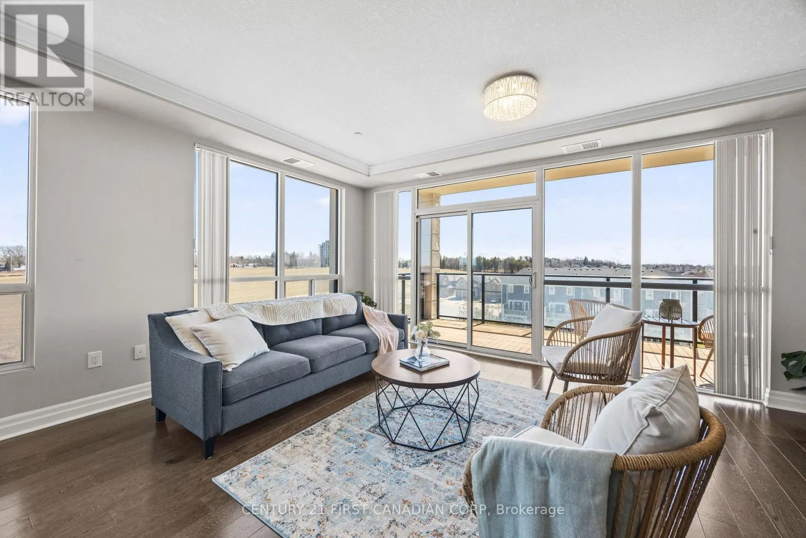 605 - 240 VILLAGE WALK BOULEVARD #605