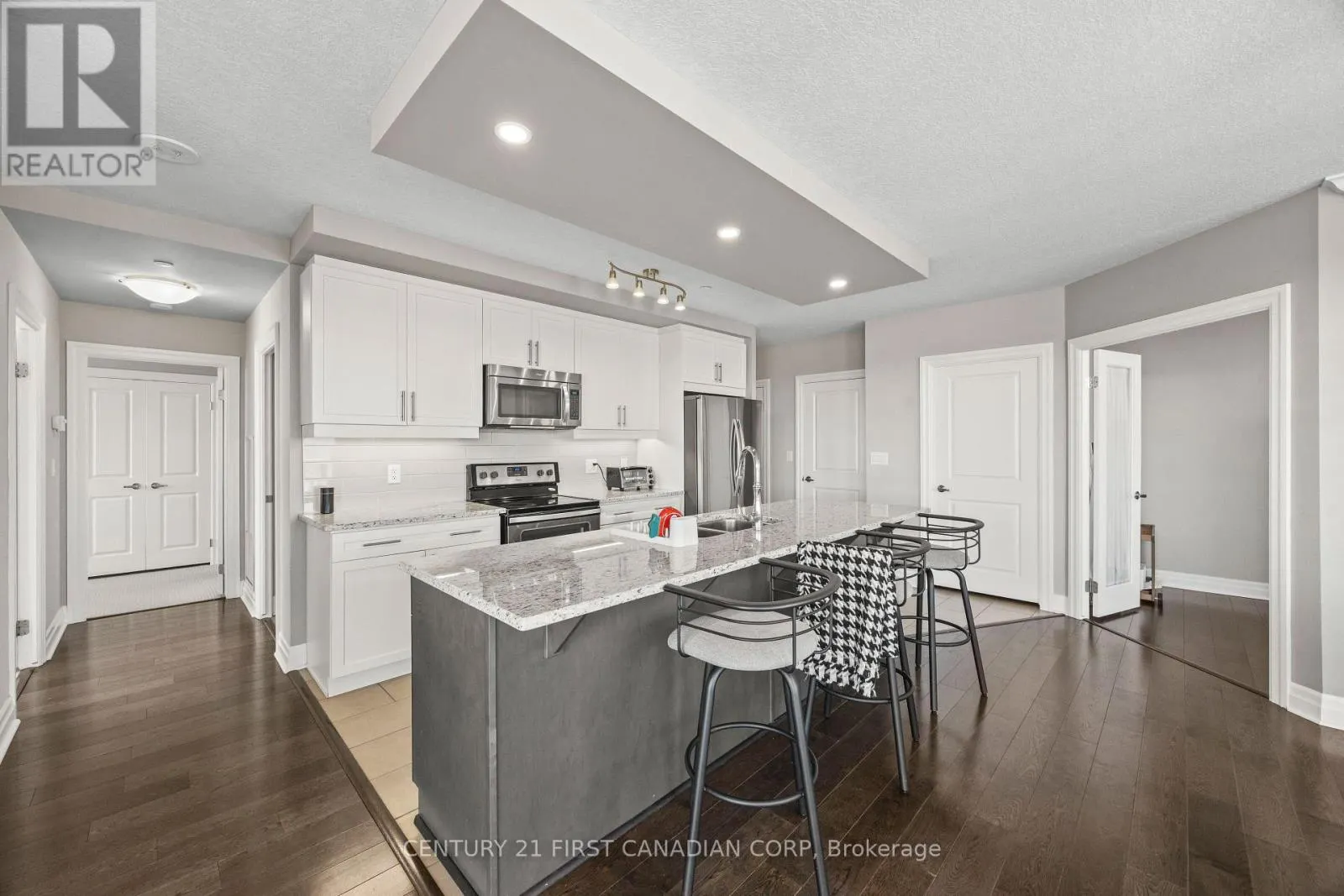 605 - 240 VILLAGE WALK BOULEVARD #605