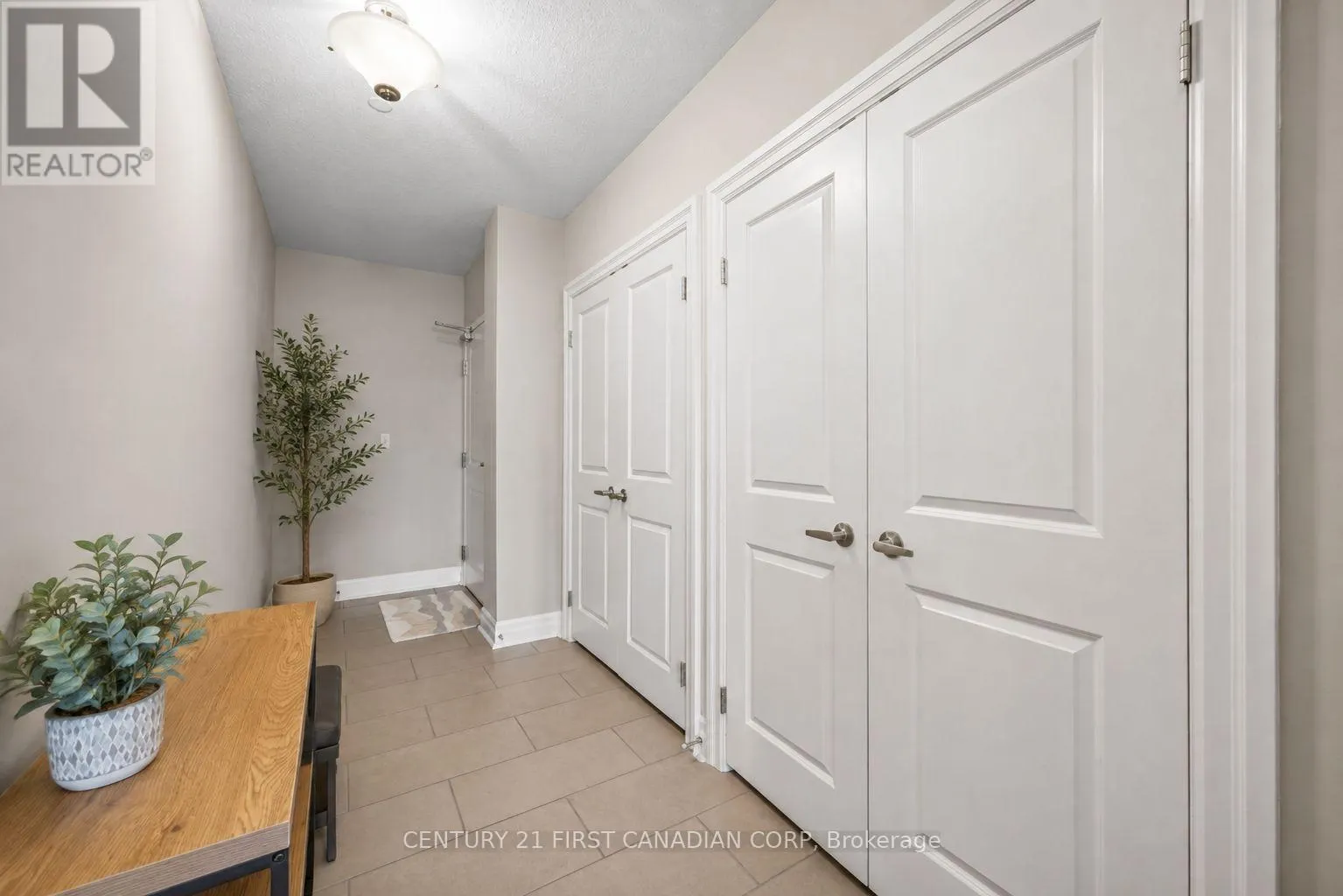 605 - 240 VILLAGE WALK BOULEVARD #605