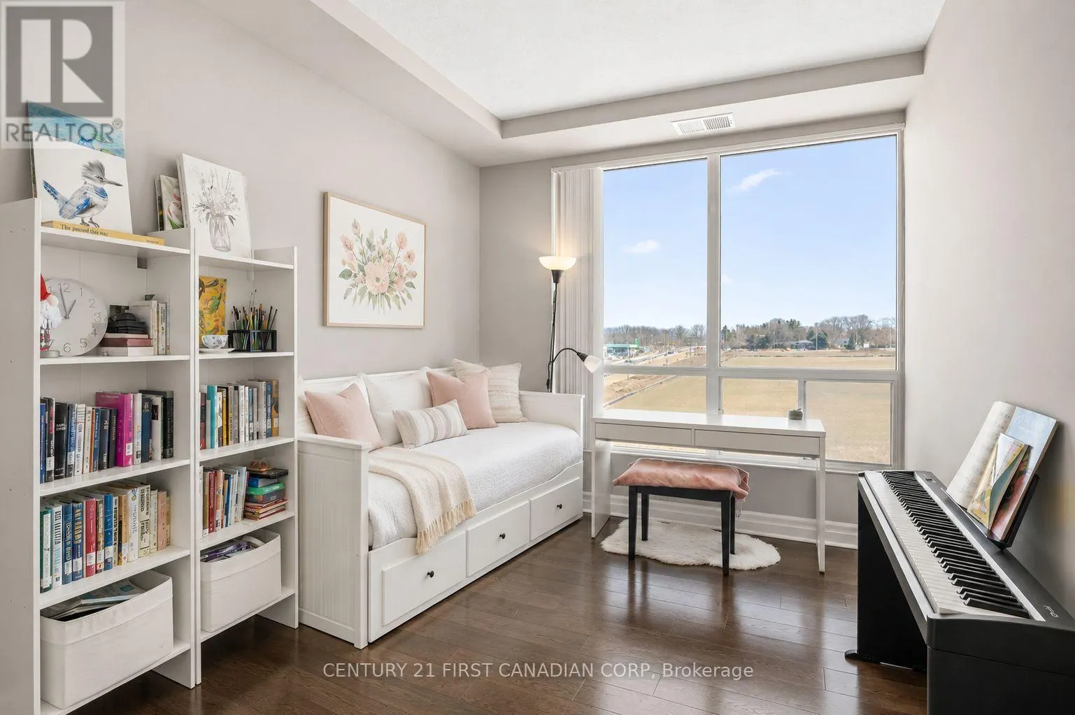 605 - 240 VILLAGE WALK BOULEVARD #605