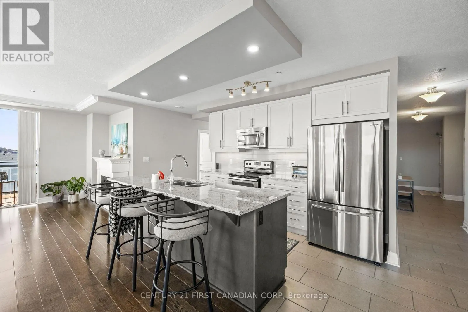 605 - 240 VILLAGE WALK BOULEVARD #605