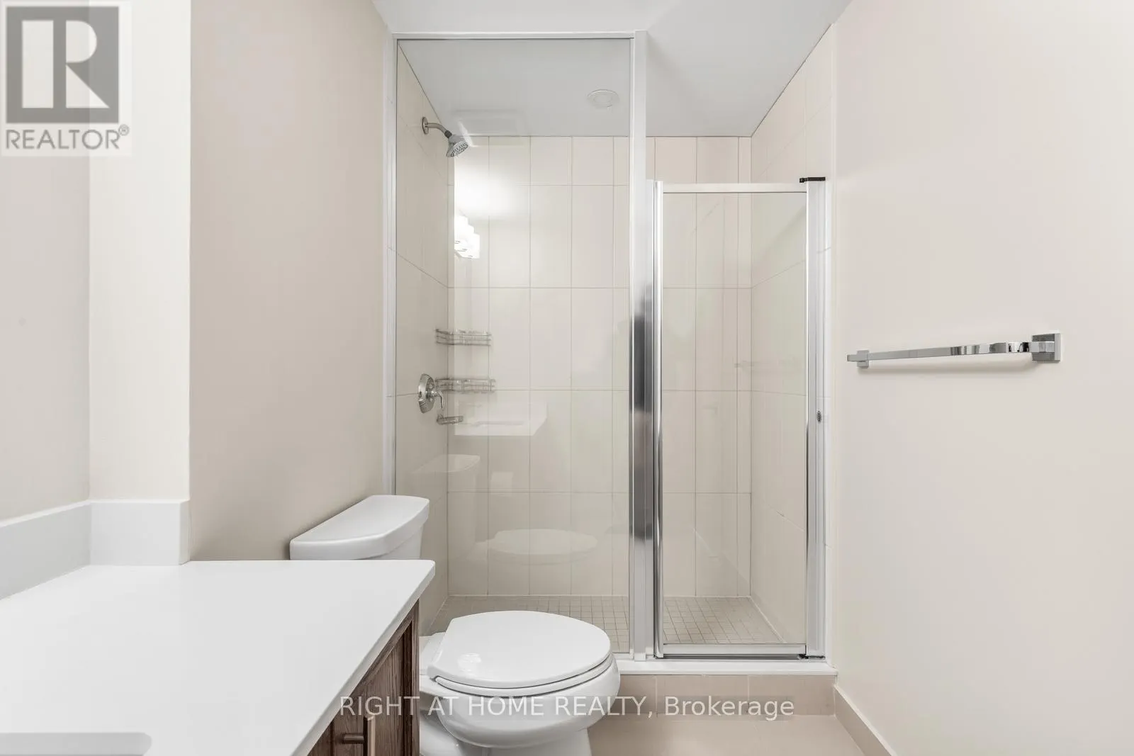 319 - 550 NORTH SERVICE ROAD