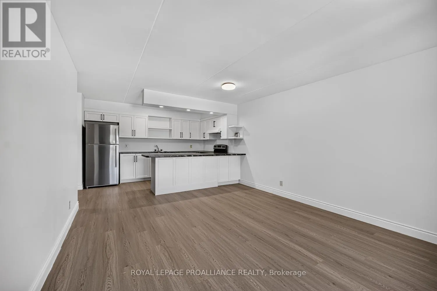 403 - 95 WINDSOR DRIVE