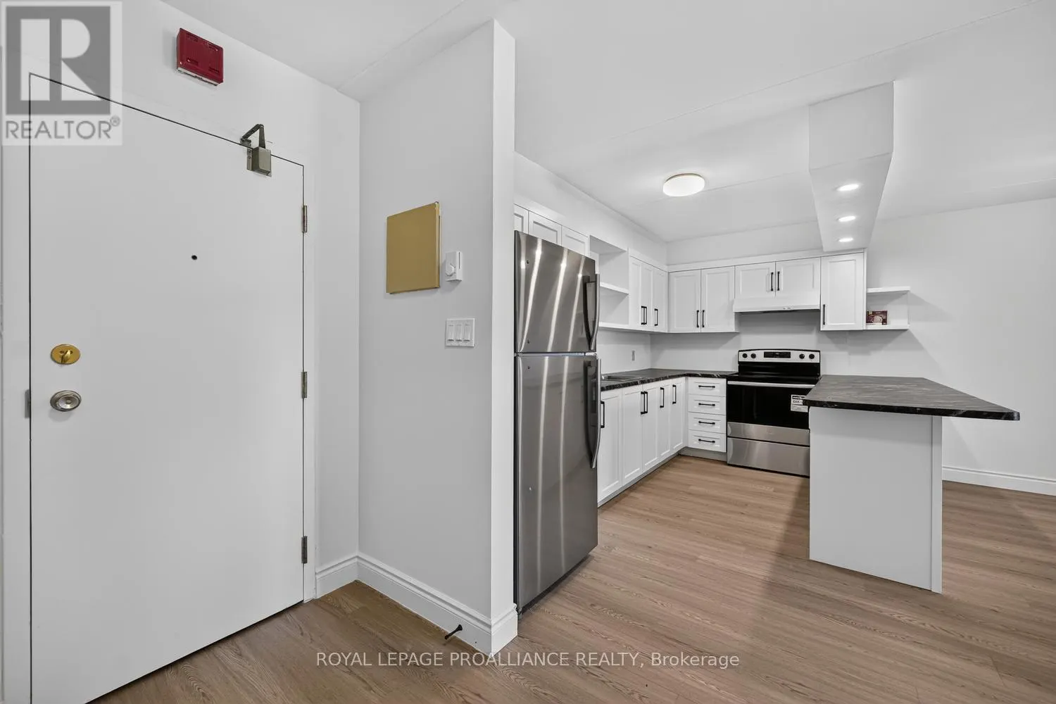 403 - 95 WINDSOR DRIVE