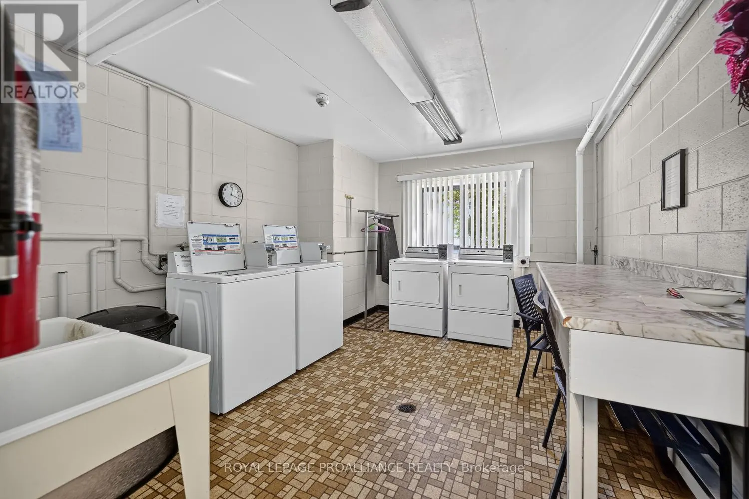 403 - 95 WINDSOR DRIVE