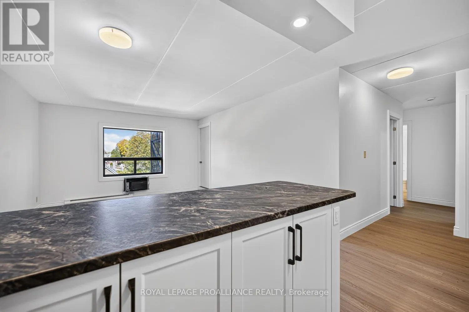 403 - 95 WINDSOR DRIVE