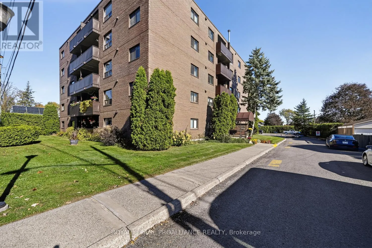 403 - 95 WINDSOR DRIVE