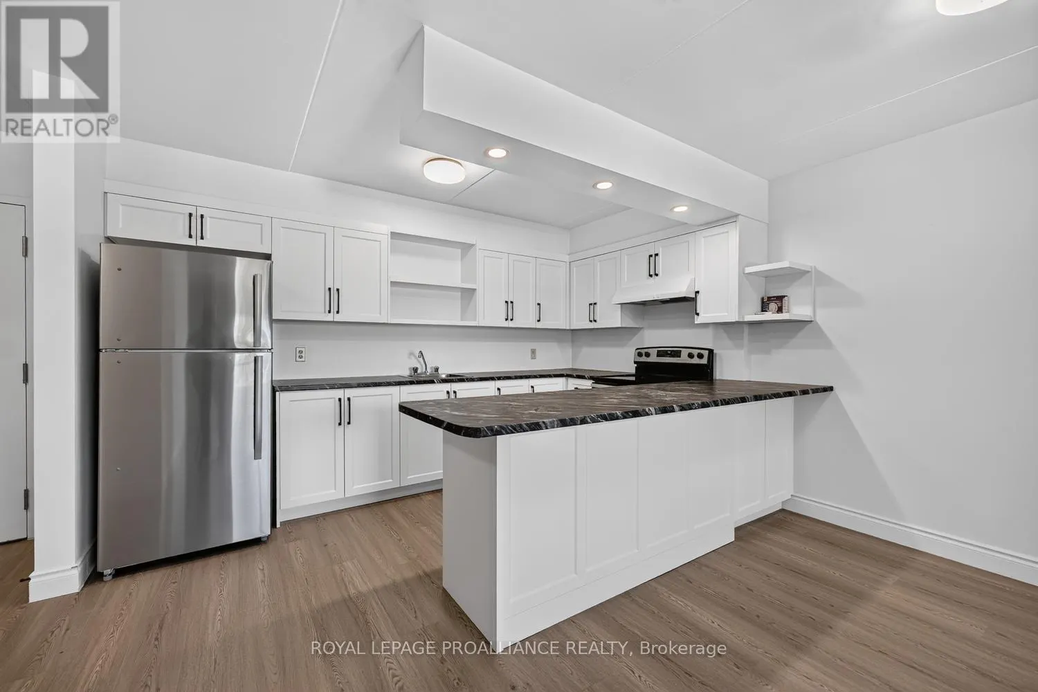 403 - 95 WINDSOR DRIVE