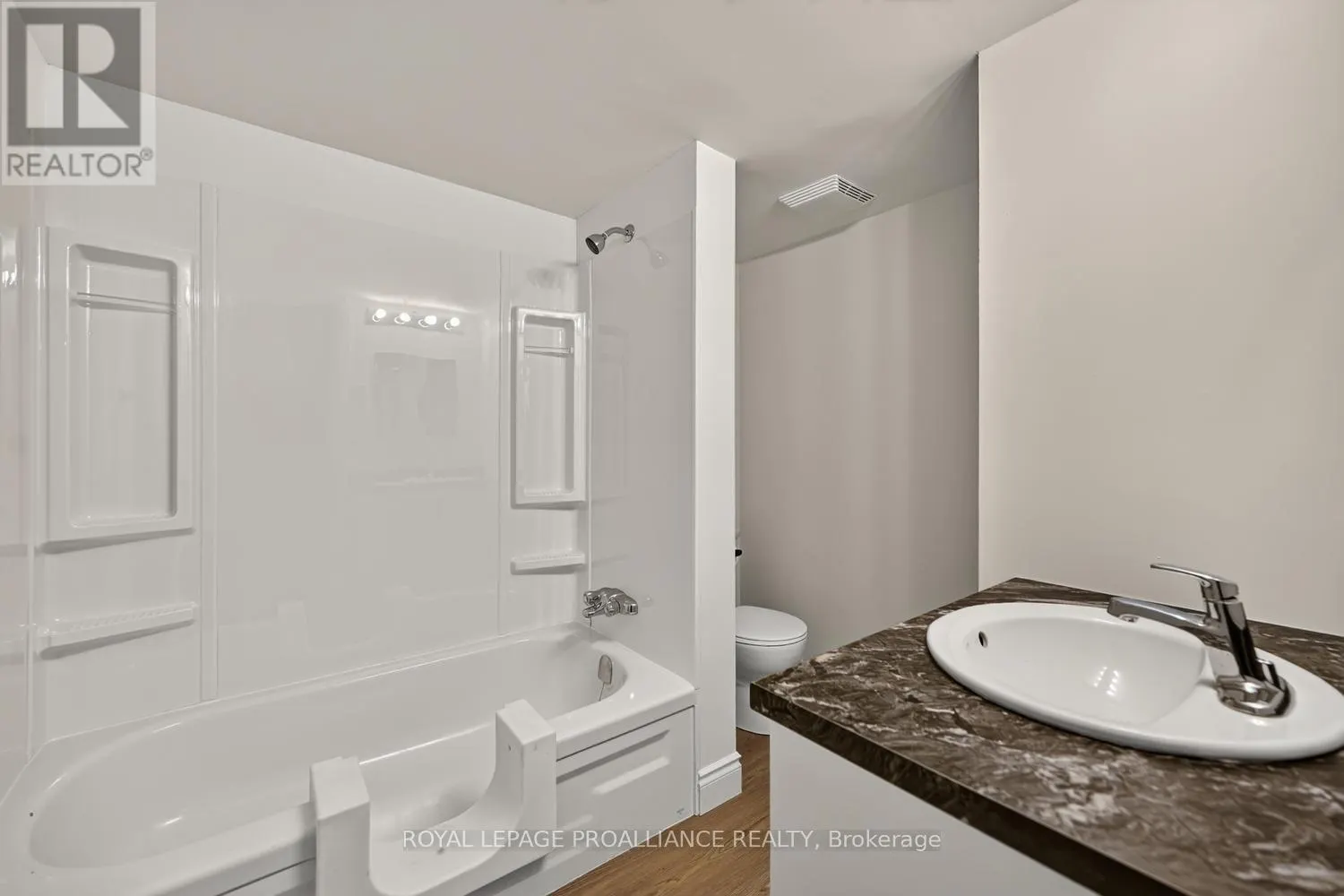 403 - 95 WINDSOR DRIVE