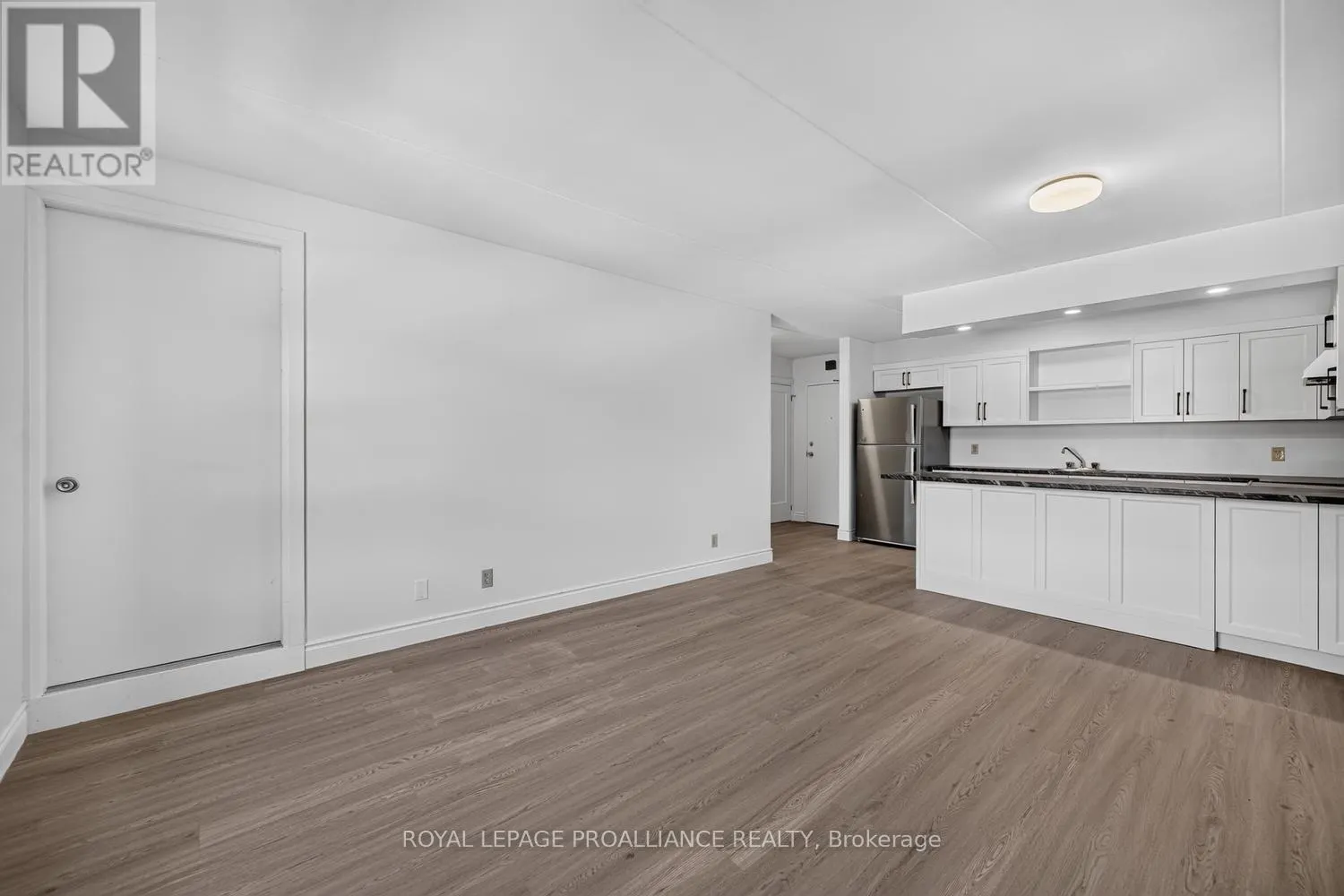 403 - 95 WINDSOR DRIVE