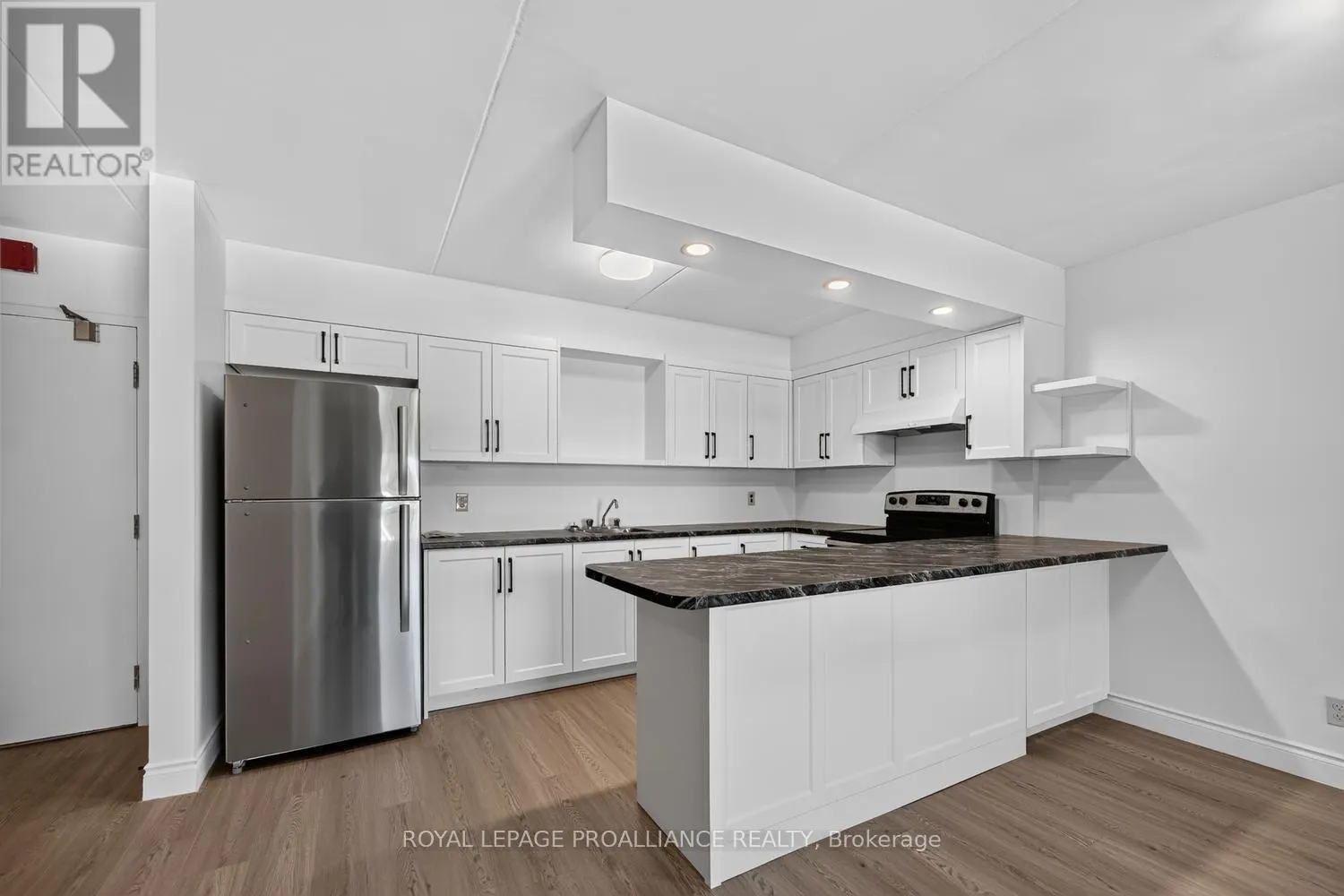 303 - 95 WINDSOR DRIVE