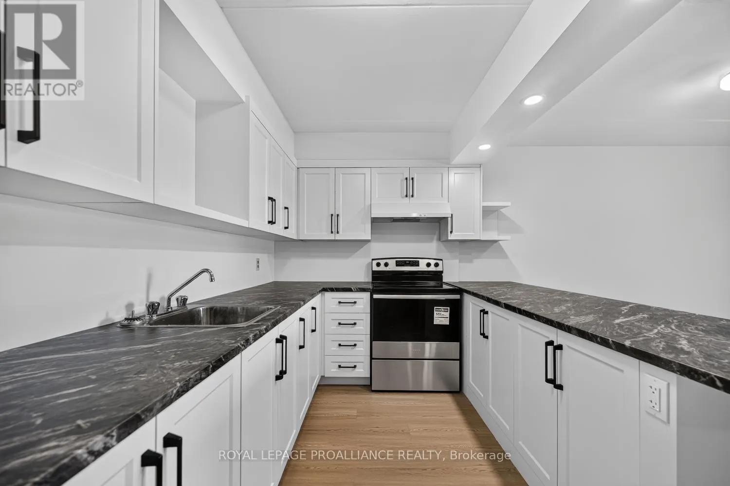 303 - 95 WINDSOR DRIVE