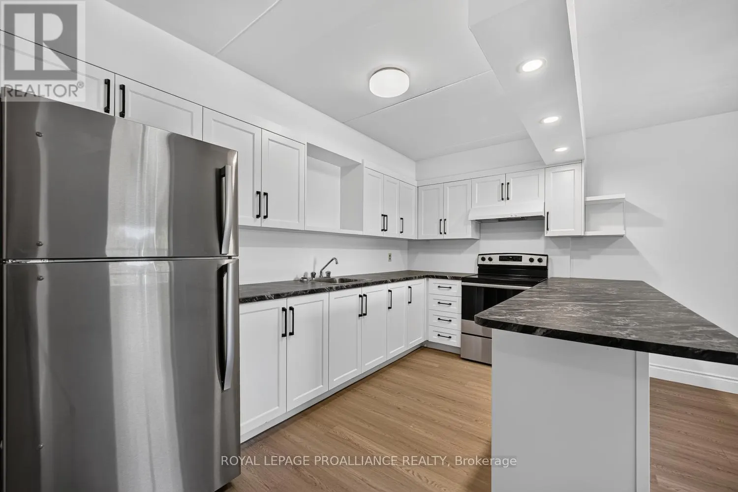 303 - 95 WINDSOR DRIVE