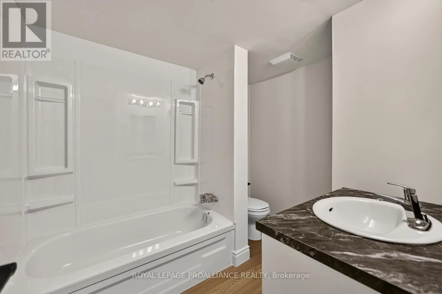 303 - 95 WINDSOR DRIVE